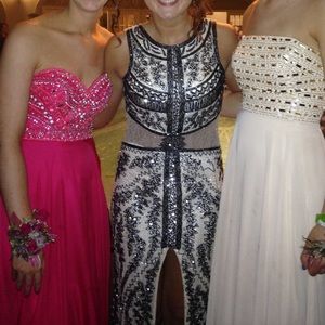 GORGEOUS Prom dress with slit in the middle